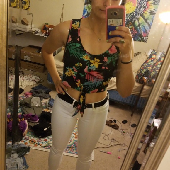 Floral top - Picture 2 of 3